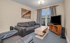 Edinburgh City Center Coady Apartment Sleeps 5 Free Car Park Space